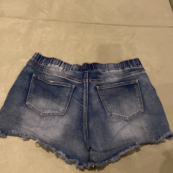Denim shorts - Picture 2 of 2